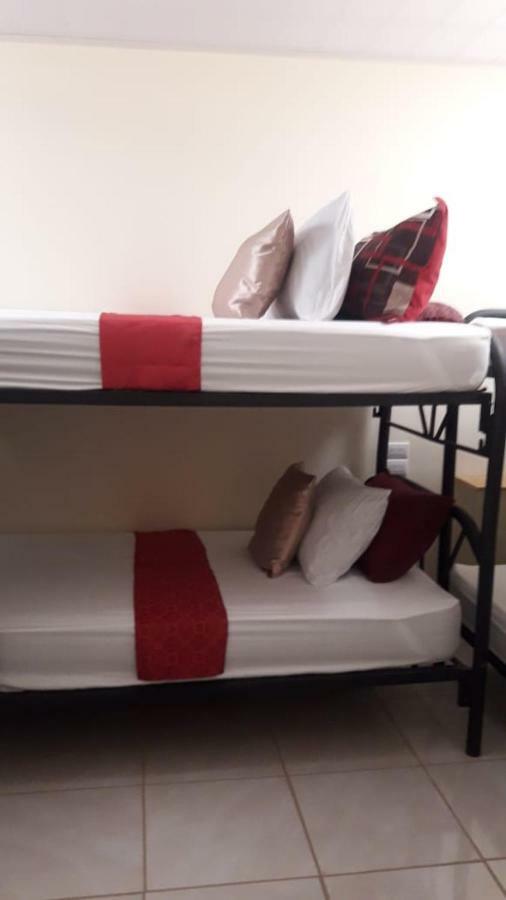 Flor De Katty Hostel Airport Río Segundo 外观 照片